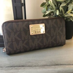 Michael Kors Jet Set ZIP Around MK Pattern Wallet